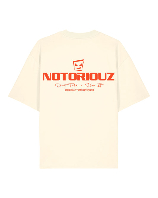 Cremefarbenes Notoriouz T-Shirt mit Rückenprint – Don’t Talk Do It Edition