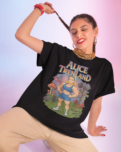 Fitnessmodel trägt das Alice in Trenland Shirt mit Oversized Fit im Studio

