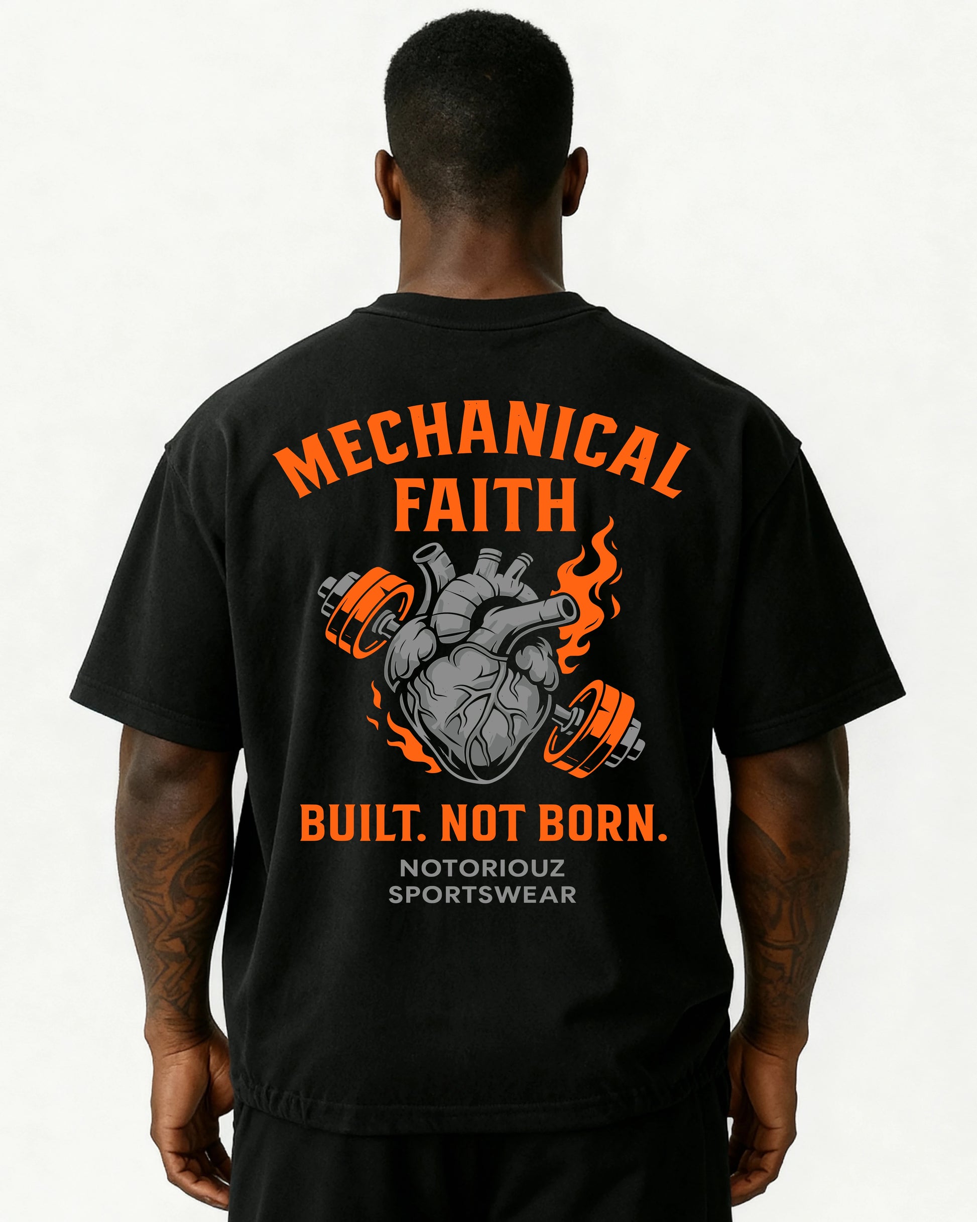 Mechanical Faith Oversized T-Shirt Rückseite – mechanisches Herz mit Hanteln, Feuerdesign – Notoriouz Sportswear IRON GENESIS