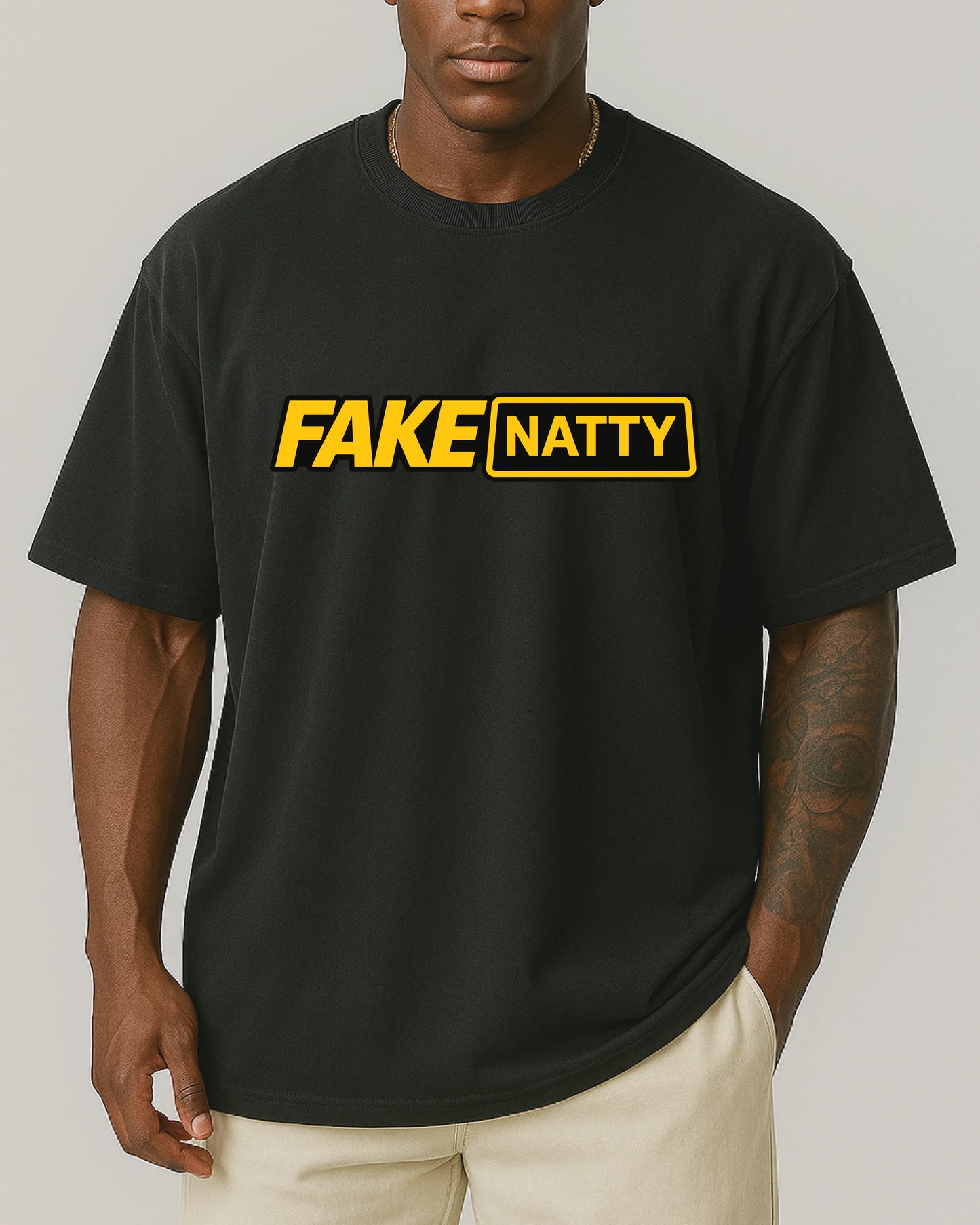 FAKE NATTY Oversize Pumpcover Shirt in Schwarz – lustiges Gymshirt mit markantem Schriftzug