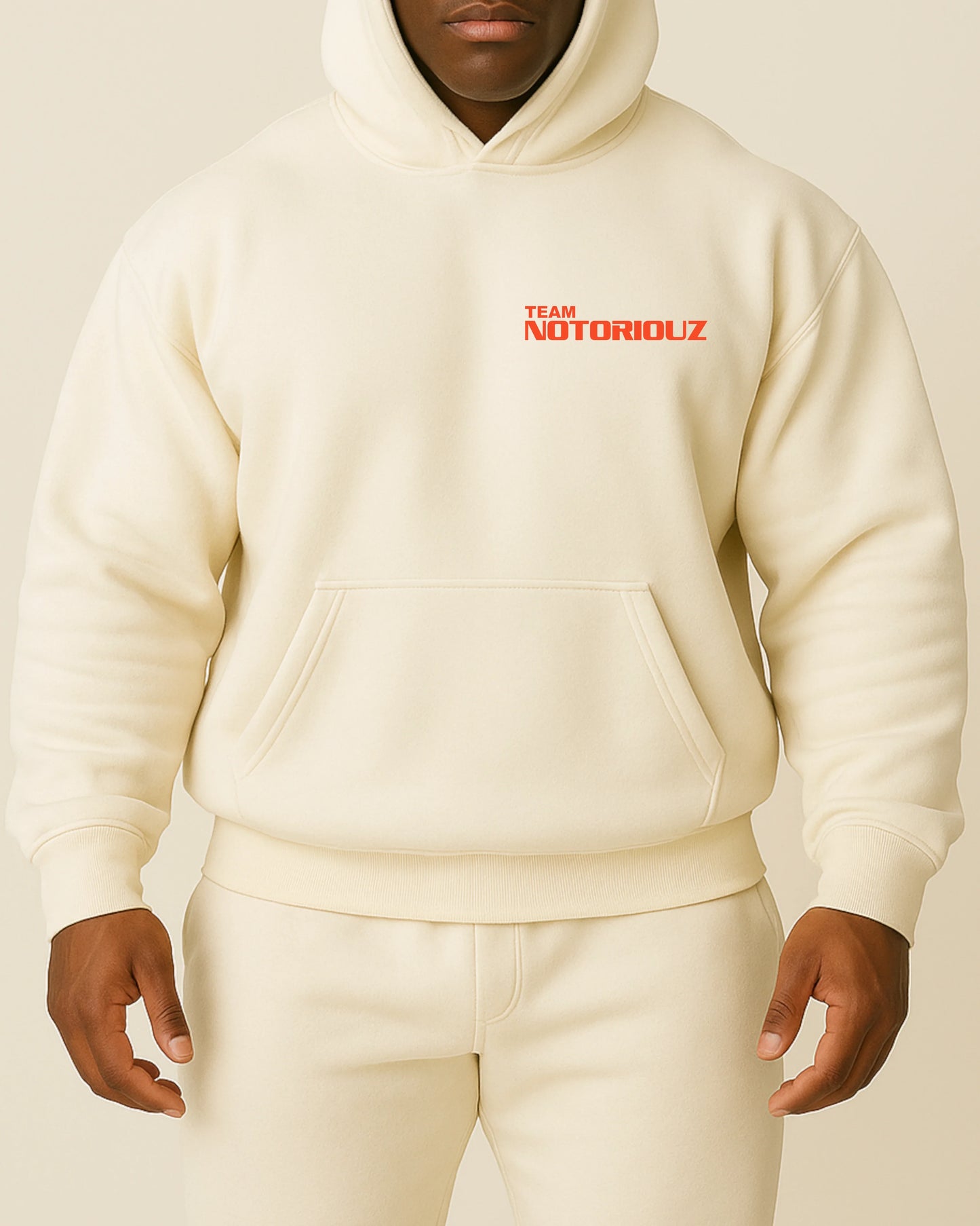 Cream Hoodie mit Frontprint – Notoriouz Sportswear