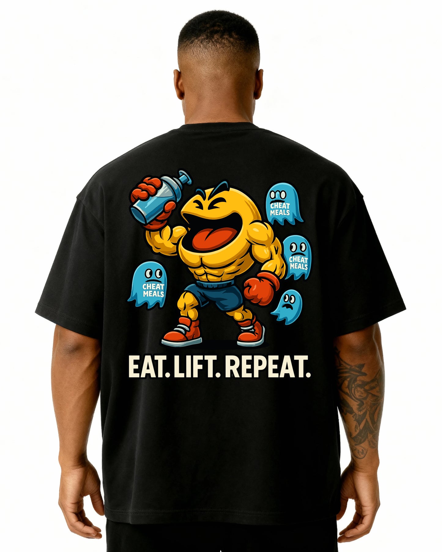 „Oversized Pumpcover T-Shirt schwarz – Cartoon Lifter mit Pac-Man Style Cheat Meal Ghosts und Eat Lift Repeat Slogan“