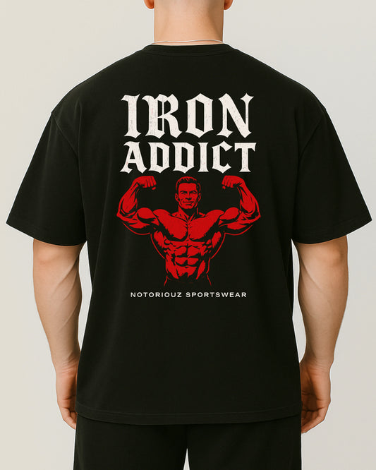 Iron Addict Oversize Pumpcover Shirt Rückseite – Fitness Shirt mit großem Iron Addict Bodybuilder Print in Rot und Weiß