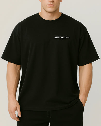 Iron Addict Oversize Pumpcover Shirt Vorderseite – schwarzes Gym Shirt mit Notoriouz Sportswear Logo