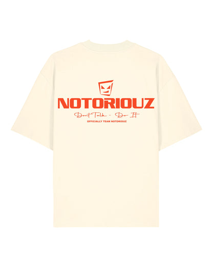 Cremefarbenes Notoriouz T-Shirt mit Rückenprint – Don’t Talk Do It Edition