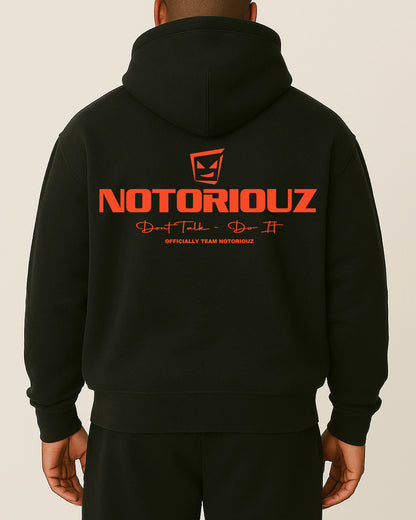 Schwarzer Notoriouz Hoodie mit großem Backprint – Official Team Notoriouz