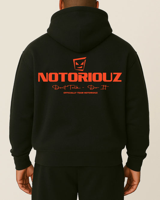 Schwarzer Notoriouz Hoodie mit großem Backprint – Official Team Notoriouz