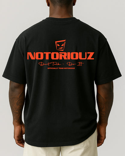 Schwarzes Notoriouz T-Shirt mit rotem Rückenprint – Don’t Talk Do It Design