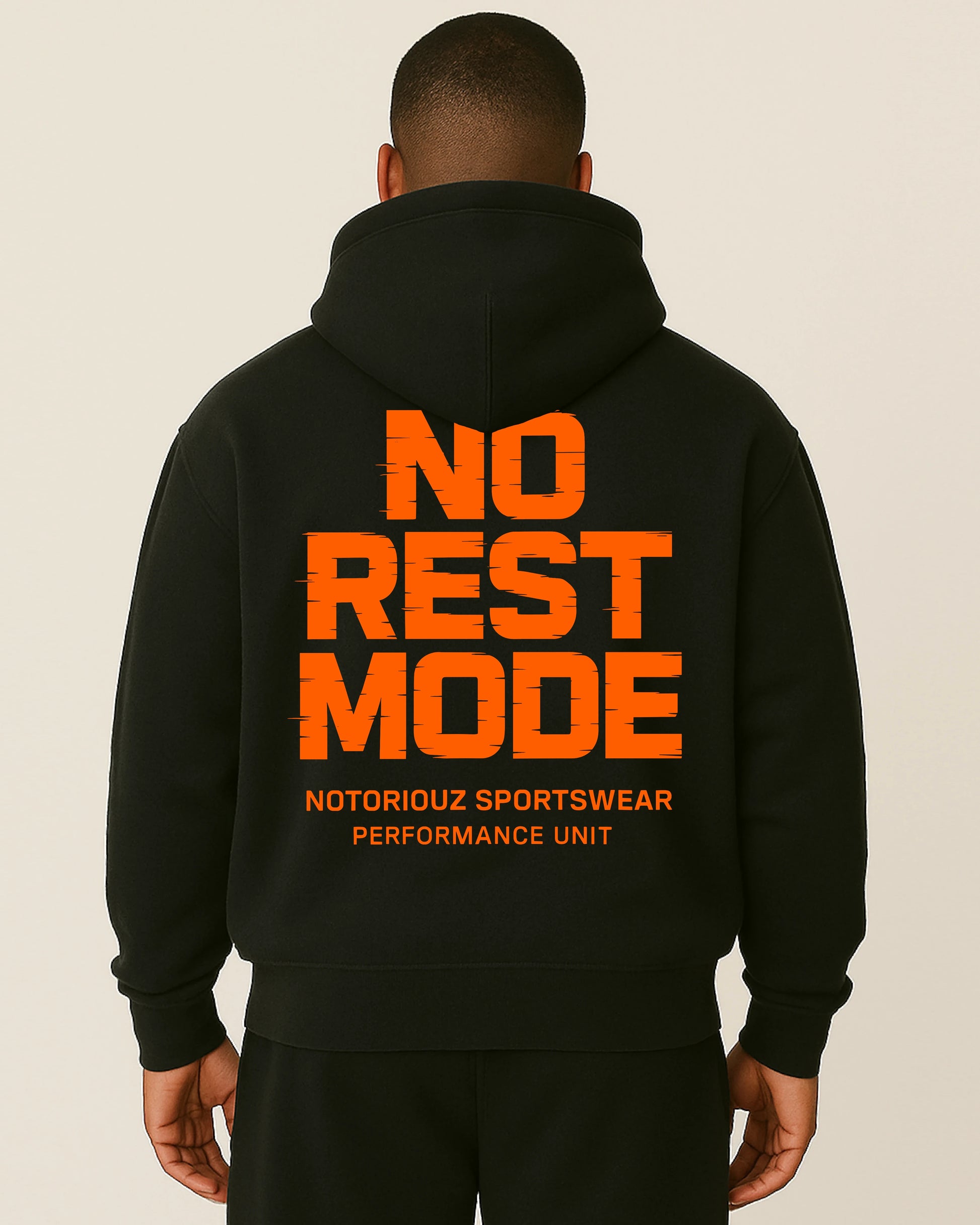 "Schwarzer Notoriouz Sportswear Hoodie mit großem Rückenprint 'NO REST MODE' in kräftigem Orange."