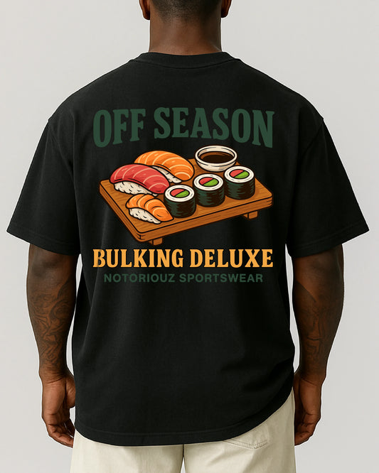 OFF SEASON “Bulking Deluxe” Oversize T-Shirt von Notoriouz Sportswear mit Sushi-Design – Streetwear für Bodybuilder und Gym-Lifestyle