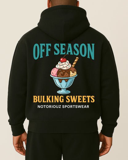 OFF SEASON “Bulking Sweets – Ice Cream Edition” Hoodie von Notoriouz Sportswear mit Eisbecher-Print – Oversize Gym & Streetwear Hoodie für Herren