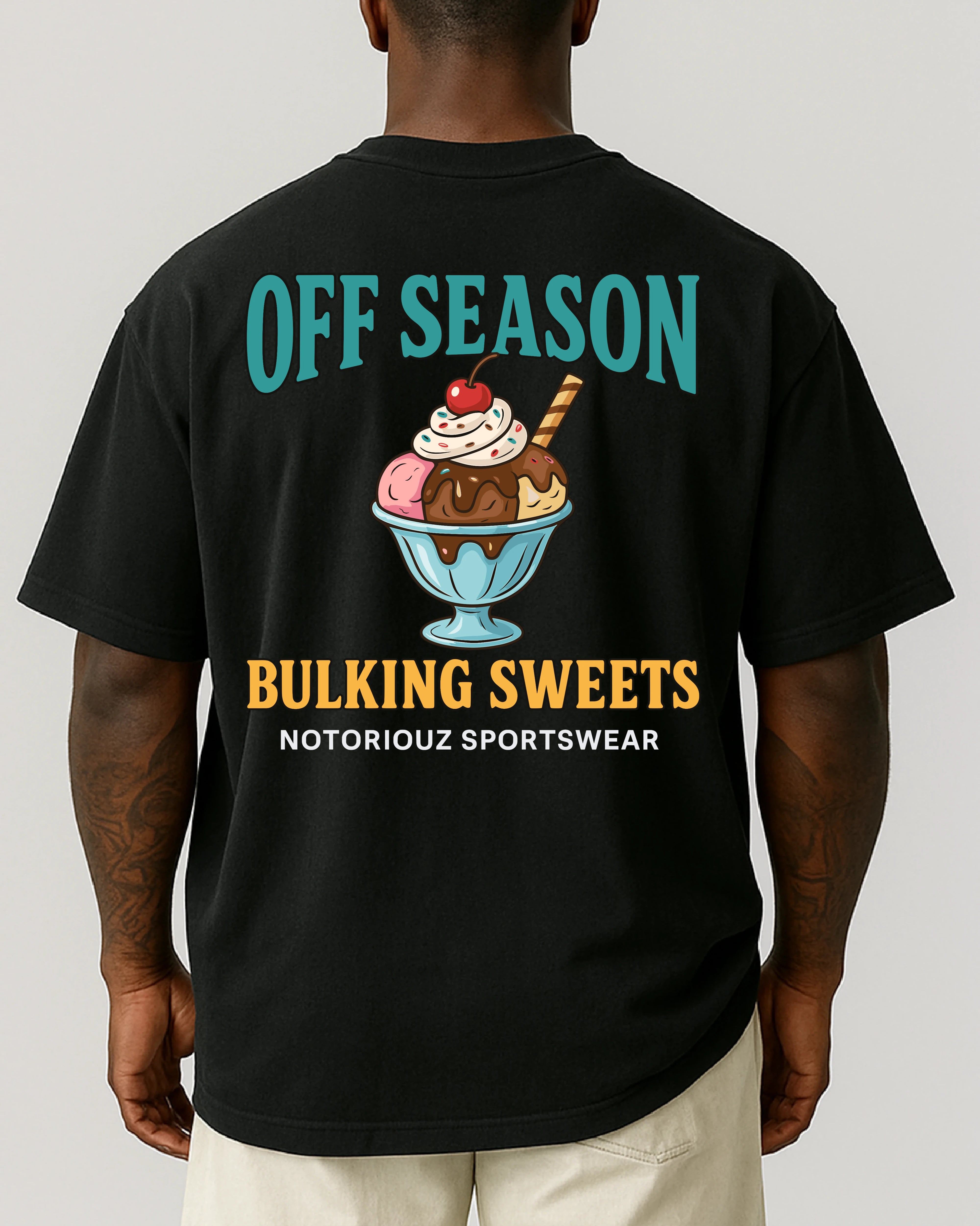 OFF SEASON “Bulking Sweets” Oversize T-Shirt von Notoriouz Sportswear mit Eisbecher-Design – Gym und Streetwear Shirt