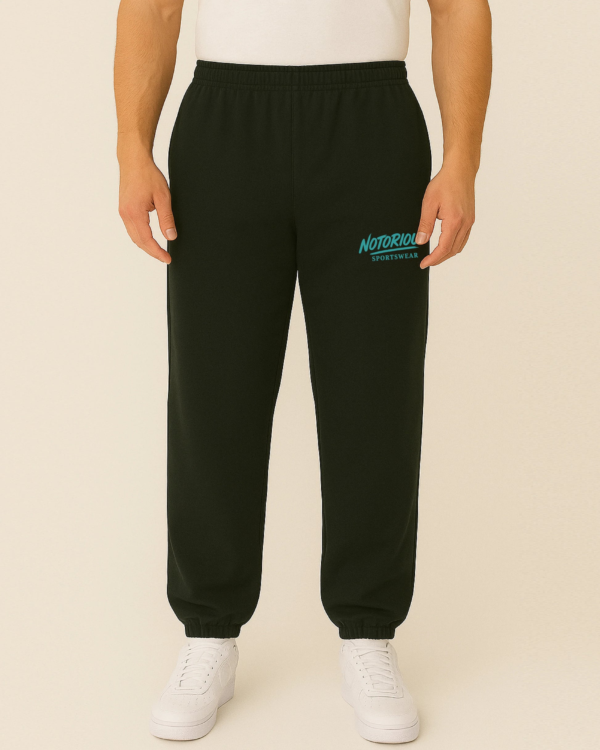 OFF SEASON “Discipline – Blue Edition” Jogginghose von Notoriouz Sportswear – schwarze Sweatpants mit türkisfarbenem Logo für Gym & Streetwear