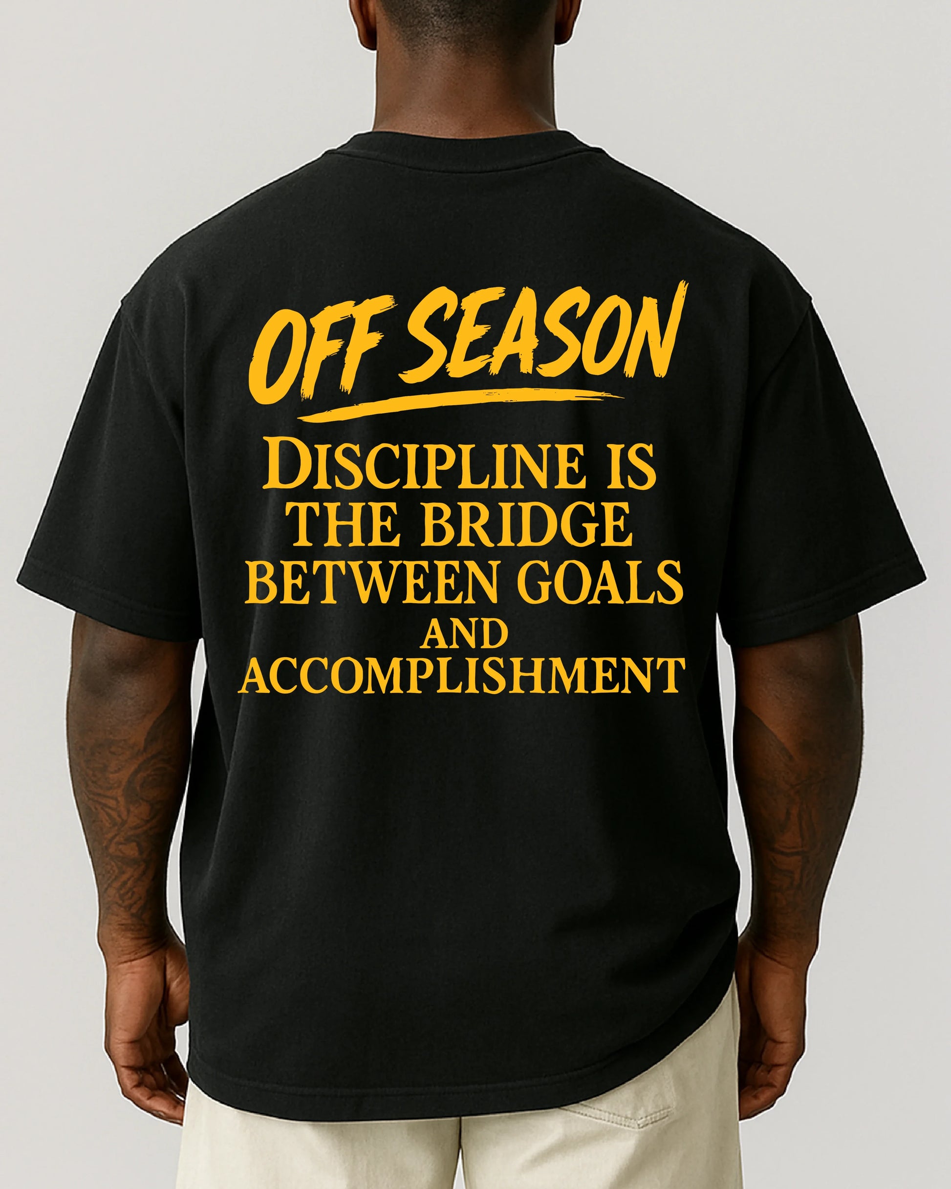 OFF SEASON “Discipline Bridge” Oversize T-Shirt von Notoriouz Sportswear mit gelbem Motivations-Print – Streetwear für Gym & Lifestyle
