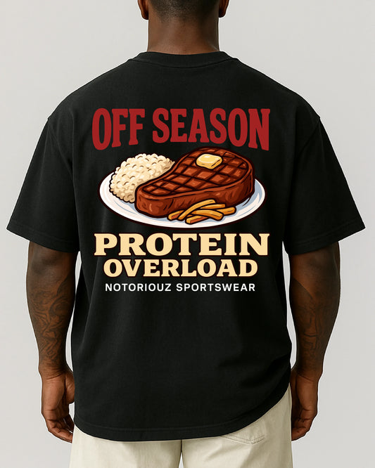 OFF SEASON “Protein Overload” Oversize T-Shirt von Notoriouz Sportswear mit Steak-und-Reis-Motiv – Gym & Streetwear Shirt für Bodybuilder